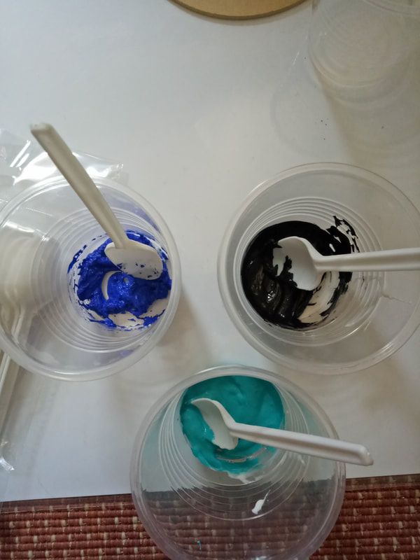 Photo of cups with glue and paint in them, mixed